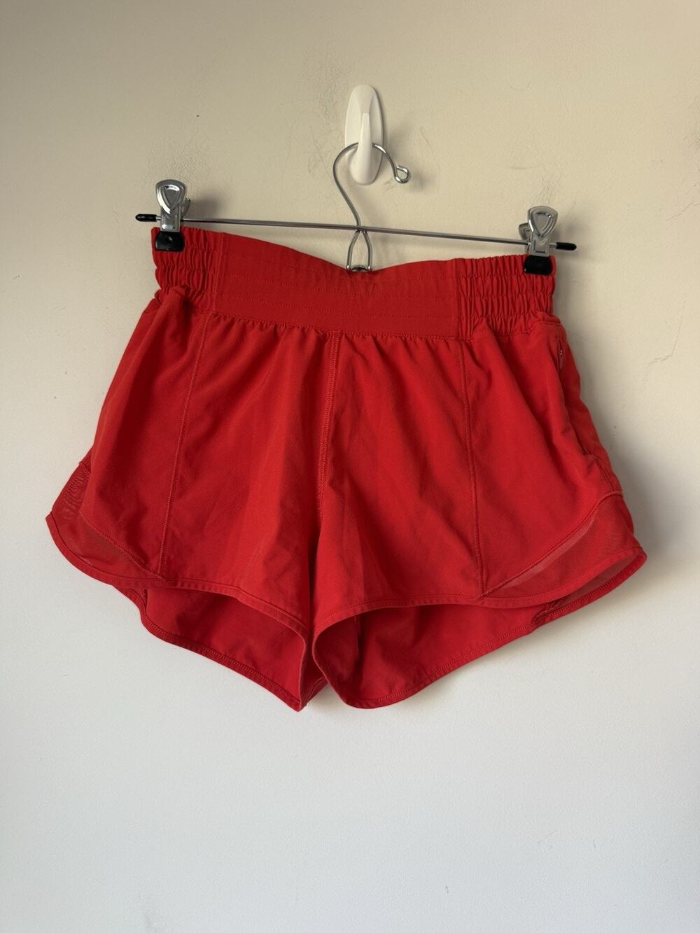 Lululemon Hotty Hot Square Tag Shorts Women’s Size 4 Red LW7AYYR High Rise 2”